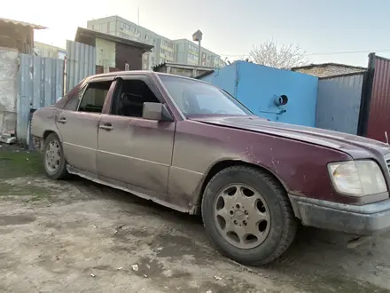 Mercedes-Benz E 220 1993 года за 1 200 000 тг. в Актобе – фото 7