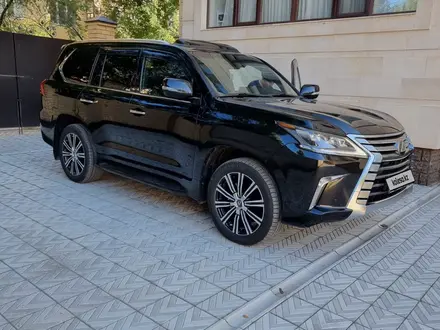 Lexus LX 570 2021 года за 61 100 000 тг. в Астана