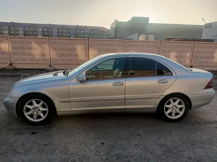 Mercedes-Benz C 220 2002 года за 2 600 000 тг. в Экибастуз – фото 2