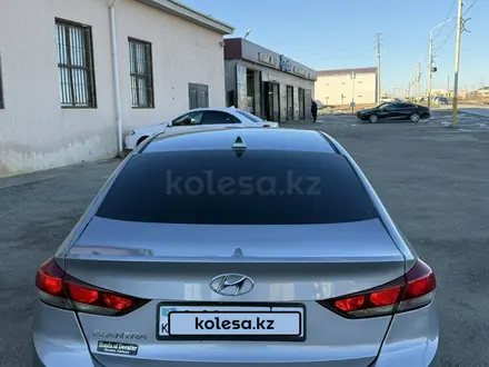 Hyundai Elantra 2017 года за 7 500 000 тг. в Актау – фото 3