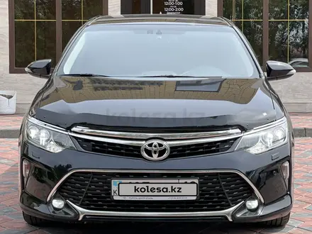 Toyota Camry 2018 года за 12 700 000 тг. в Семей – фото 2