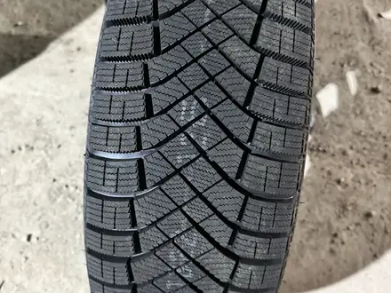 Шины Pirelli R16 за 175 000 тг. в Алматы