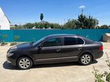 Skoda Superb 2011 года за 4 000 000 тг. в Атырау – фото 2