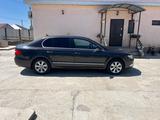 Skoda Superb 2011 года за 4 000 000 тг. в Атырау – фото 3