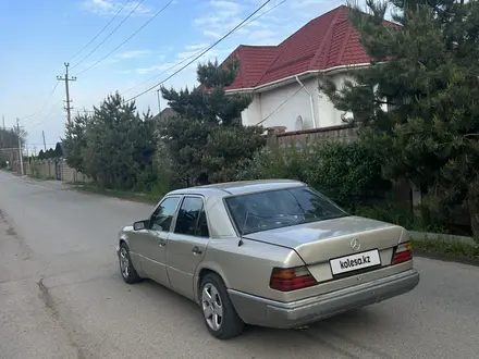 Mercedes-Benz E 300 1990 года за 1 500 000 тг. в Алматы – фото 4