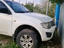 Mitsubishi L200, 2011