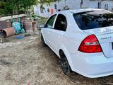 Chevrolet Aveo 2011 года за 2 500 000 тг. в Уральск – фото 4