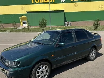 Volkswagen Passat 1995 года за 800 000 тг. в Костанай – фото 2