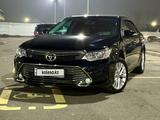 Toyota Camry 2015 года за 13 850 000 тг. в Алматы – фото 2