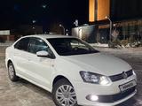 Volkswagen Polo 2015 года за 4 500 000 тг. в Актобе – фото 2