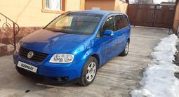 Volkswagen Touran 2003 годаfor3 700 000 тг. в Шымкент