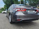 Toyota Camry 2022 года за 12 500 000 тг. в Алматы – фото 2