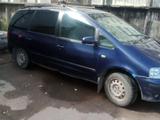 Volkswagen Sharan 2001 года за 2 000 000 тг. в Астана – фото 2