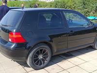 Volkswagen Golf 2002 годаүшін2 400 000 тг. в Актобе