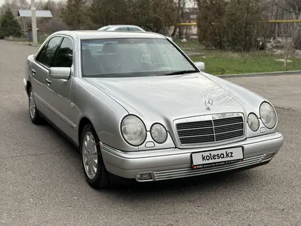 Mercedes-Benz E 230 1998 года за 4 800 000 тг. в Алматы – фото 2
