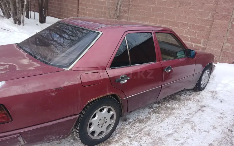 Mercedes-Benz E 200 1992 года за 800 000 тг. в Астана