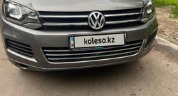 Volkswagen Touareg 2011 года за 11 500 000 тг. в Алматы – фото 4