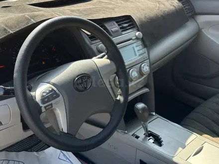 Toyota Camry 2010 года за 4 200 000 тг. в Атырау – фото 12