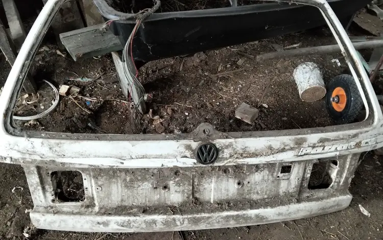 Крышку багажника Volkswagen Passat универсалКрышка багажника б/у за 25 000 тг. в Петропавловск