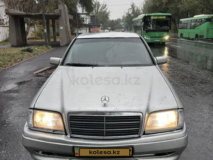 Mercedes-Benz C 280 1995 года за 1 600 000 тг. в Алматы – фото 2