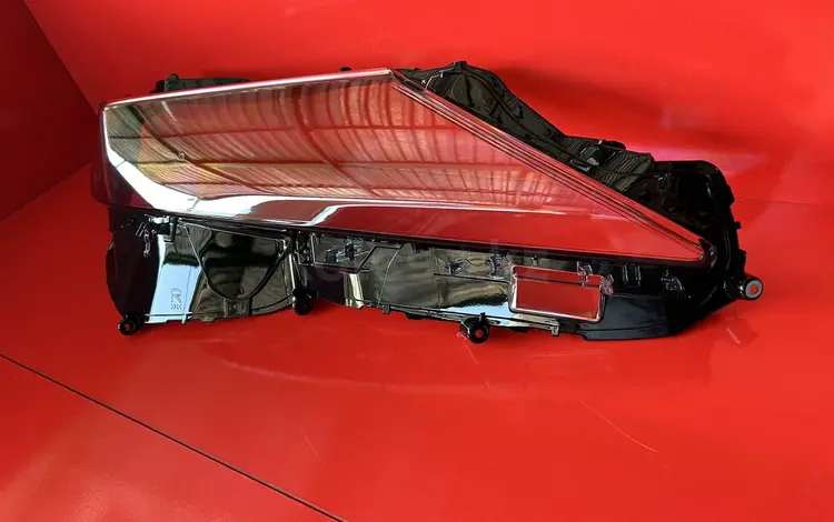 Стекло фары Toyota Camry 70 за 26 000 тг. в Алматы