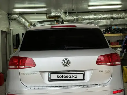 Volkswagen Touareg 2011 года за 13 500 000 тг. в Кокшетау – фото 3