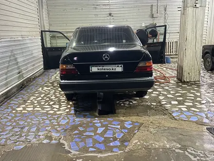 Mercedes-Benz E 200 1990 года за 1 350 000 тг. в Аральск – фото 8