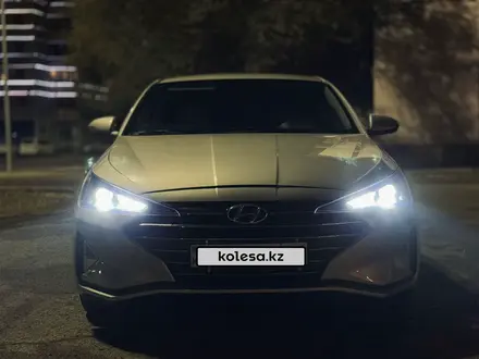 Hyundai Elantra 2019 года за 8 500 000 тг. в Атырау – фото 2