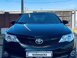 Toyota Camry 2013 года за 6 600 000 тг. в Актобе – фото 2