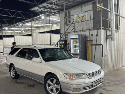 Toyota Mark II Qualis 1999 года за 2 700 000 тг. в Алматы