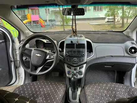 Chevrolet Aveo 2014 года за 3 200 000 тг. в Актобе – фото 4