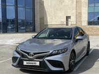 Toyota Camry 2021 года за 12 300 000 тг. в Актау