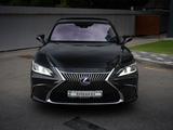 Lexus ES 300h 2018 года за 20 300 000 тг. в Алматы