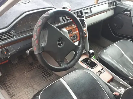 Mercedes-Benz E 300 1990 года за 1 000 000 тг. в Караганда – фото 3