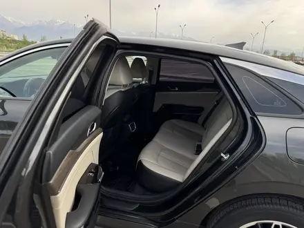 Kia K5 2020 года за 10 850 000 тг. в Алматы – фото 51
