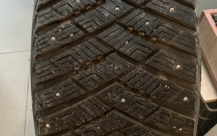 Шипованая шина за 300 000 тг. в Тараз