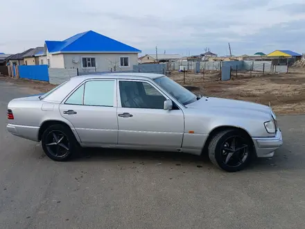 Mercedes-Benz E 200 1993 года за 2 300 000 тг. в Атырау – фото 11