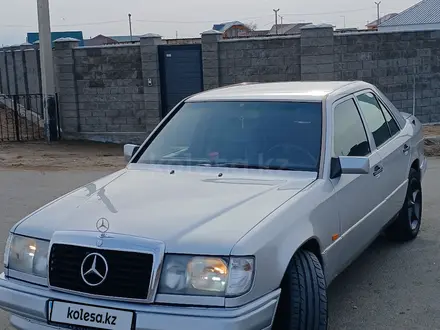 Mercedes-Benz E 200 1993 года за 2 300 000 тг. в Атырау – фото 3