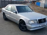 Mercedes-Benz E 200 1993 года за 2 300 000 тг. в Атырау – фото 4