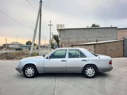 Mercedes-Benz E 220 1994 года за 3 800 000 тг. в Шымкент – фото 6