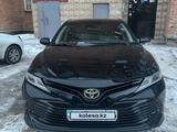 Toyota Camry 2020 года за 11 350 000 тг. в Усть-Каменогорск – фото 2