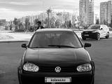 Volkswagen Golf 2001 года за 1 950 000 тг. в Астана