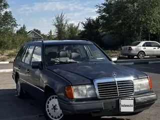 Mercedes-Benz E 230