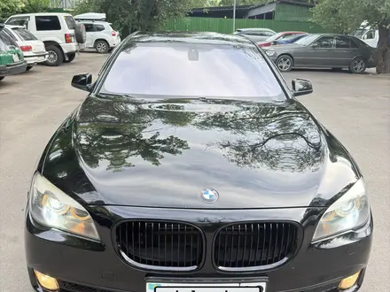 BMW 750 2012 года за 13 000 000 тг. в Алматы – фото 2