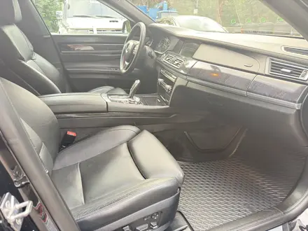 BMW 750 2012 года за 13 000 000 тг. в Алматы – фото 12