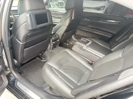 BMW 750 2012 года за 13 000 000 тг. в Алматы – фото 13