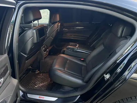 BMW 750 2012 года за 13 000 000 тг. в Алматы – фото 16