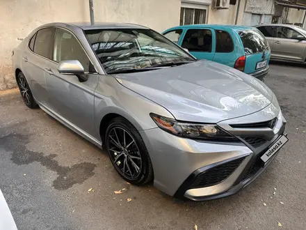 Toyota Camry 2021 года за 16 000 000 тг. в Алматы – фото 2