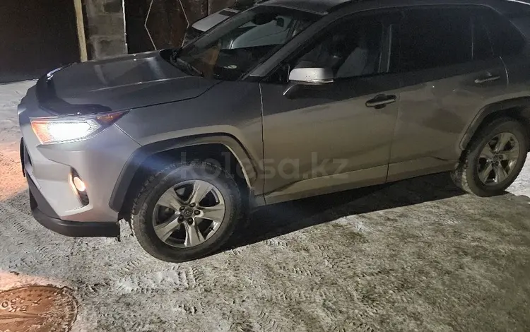 Toyota RAV4 2020 года за 14 200 000 тг. в Павлодар