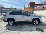 Toyota RAV4 2020 годаfor15 900 000 тг. в Актау